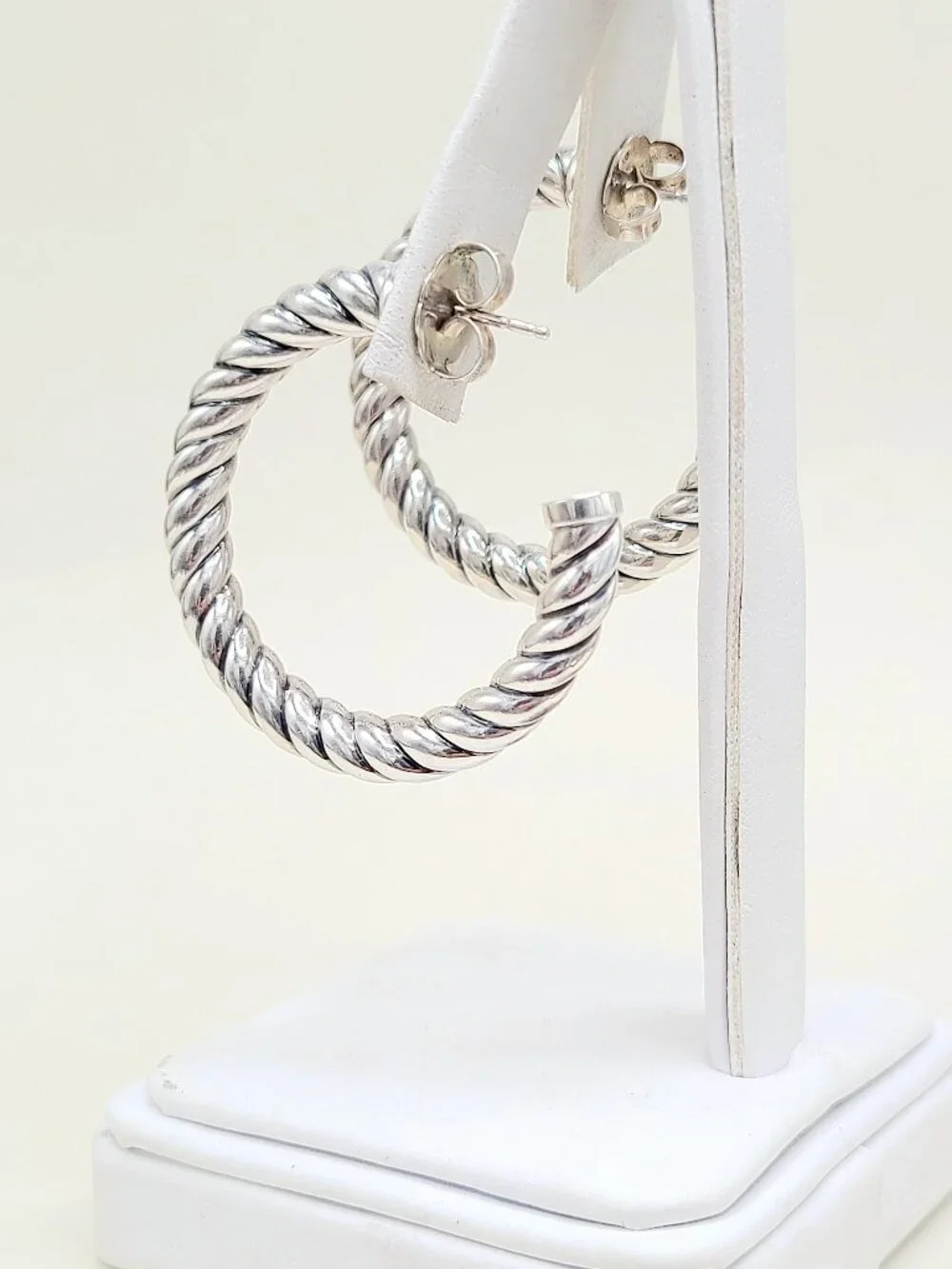 David Yurman Sculpted Hoop Earrings in Sterling Silver - Picture 5 of 8
